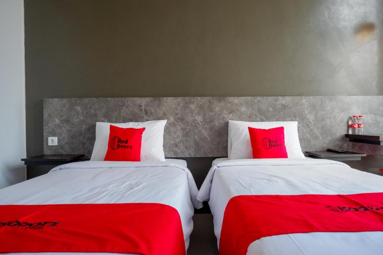 Reddoorz Plus Near Solo Baru Екстериор снимка
